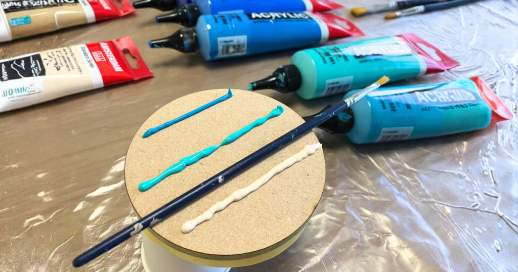 海レジンアートの制作風景